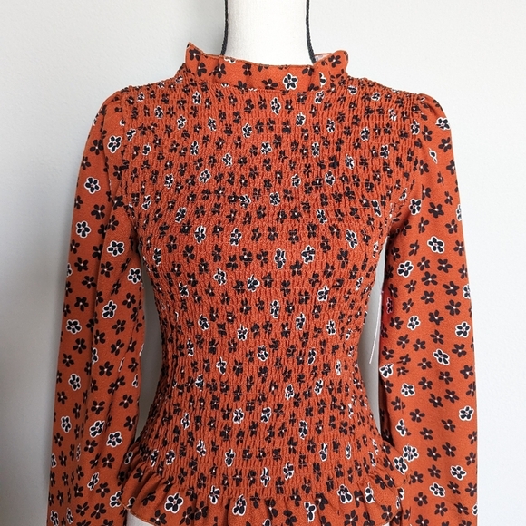 Dark orange black & white floor print shirred long sleeve rifle trim top size M - Picture 3 of 10